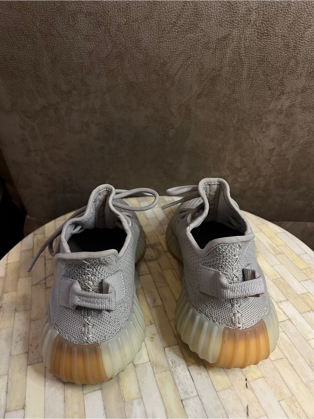 Adidas Yeezy Boost 350 V2 sneakers in the "Sesame" colorway - Picture 4 of 6